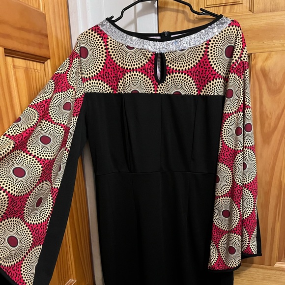 Beautiful black dress with multicolor trim on the top and bottom. Size 14 - Picture 1 of 4